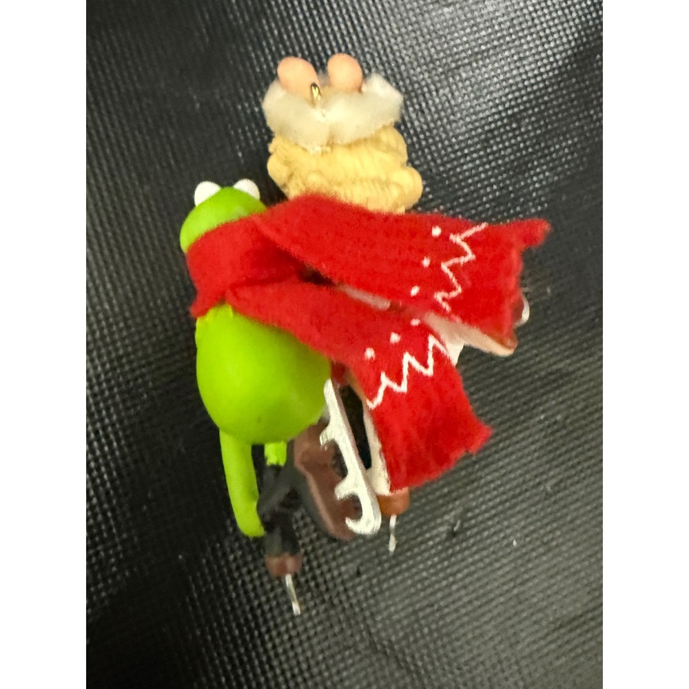 Vintage Hallmark Kermit and Miss Piggy Ice Skating Christmas Ornament Muppets - Picture 4 of 5